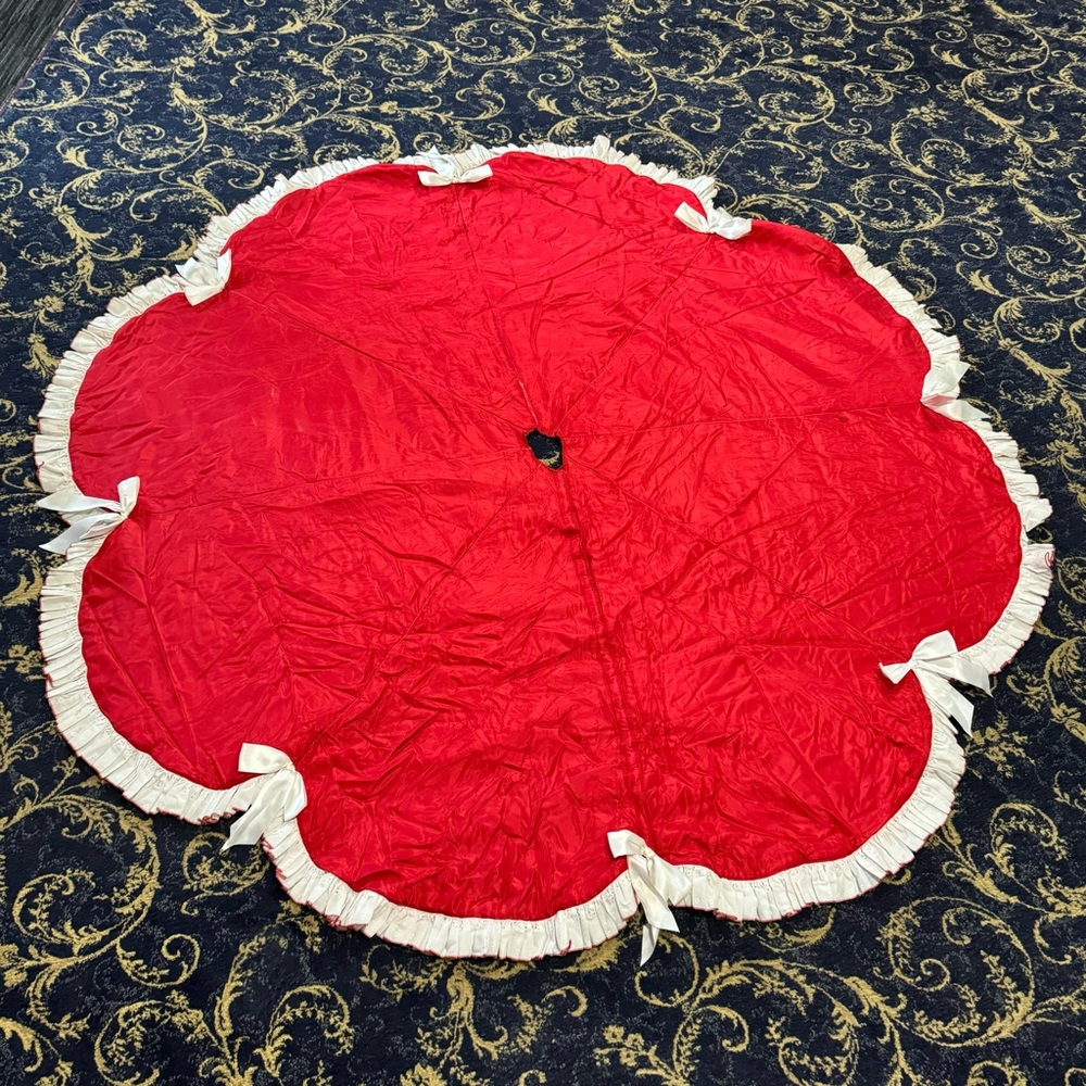 Vintage red and white Handcrafted Christmas Treeskirt
